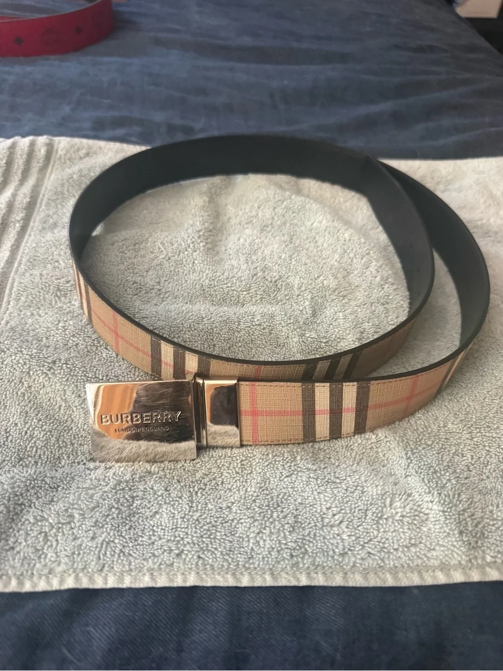 Burberry Revesible Women’s Classic Check Belt in Beige